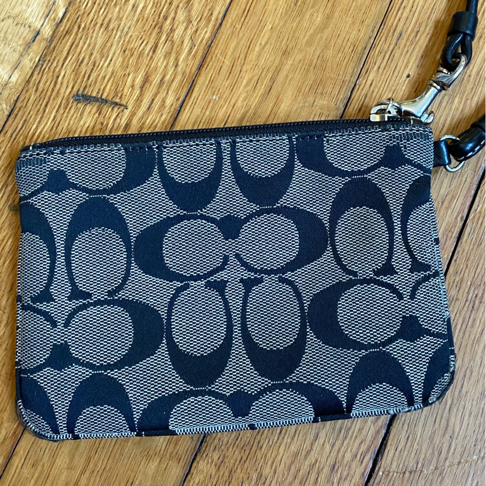 (1492) COACH Black & Grey Wristlet Silver Hardware with Signature Coach Keychain - Picture 5 of 7